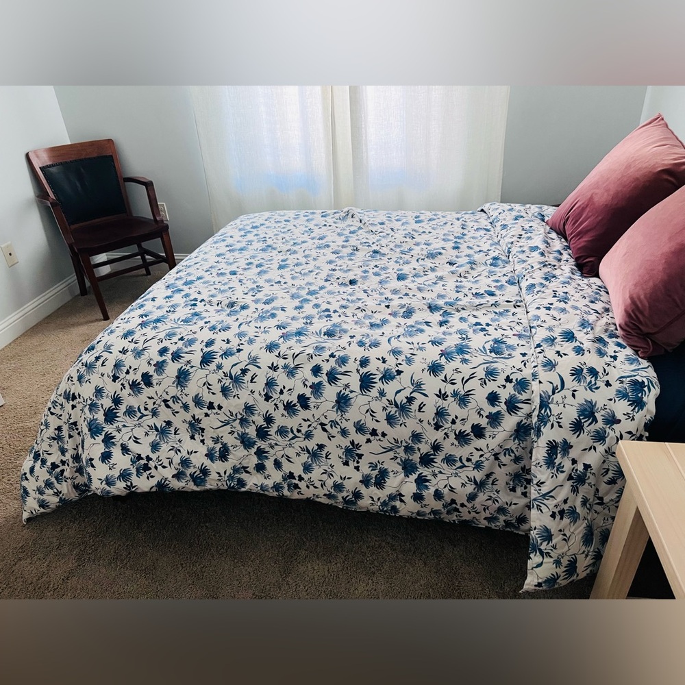 Like New $355 Ralph Lauren Adelaide Comforter! Queen White Blue Pink Floral - Picture 5 of 8